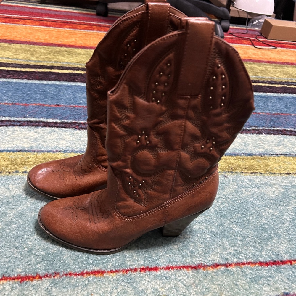 Women’s Mia Brown Boots Size 8